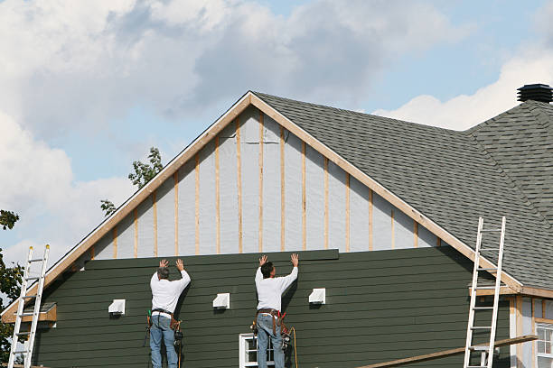 Professional Vinyl Siding technician working in New Germany, MN